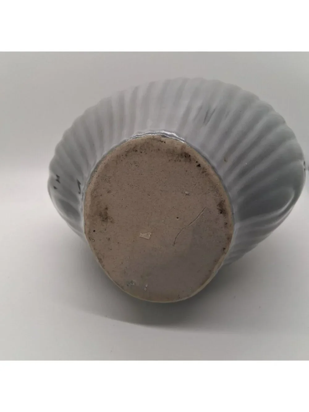 Vintage Art Deco Hollywood Regency Ridged Seashell Gray Ceramic Vase